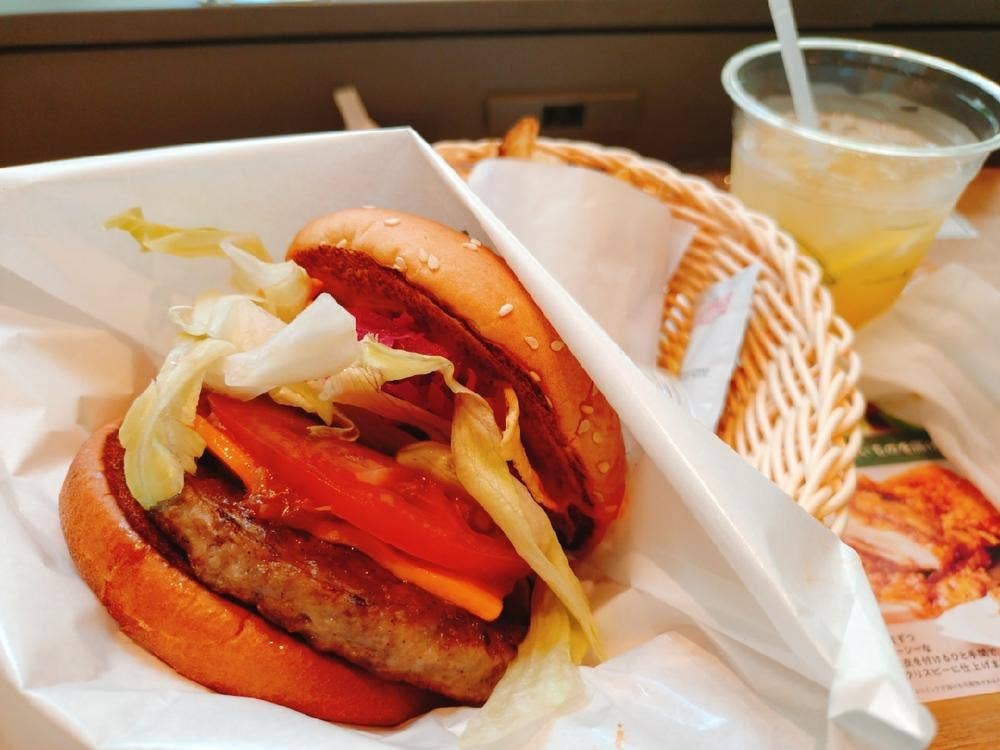 フレッシュネスバーガー 新宿三井ビル店