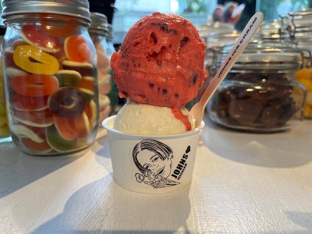 JOHN'S ICE CREAM