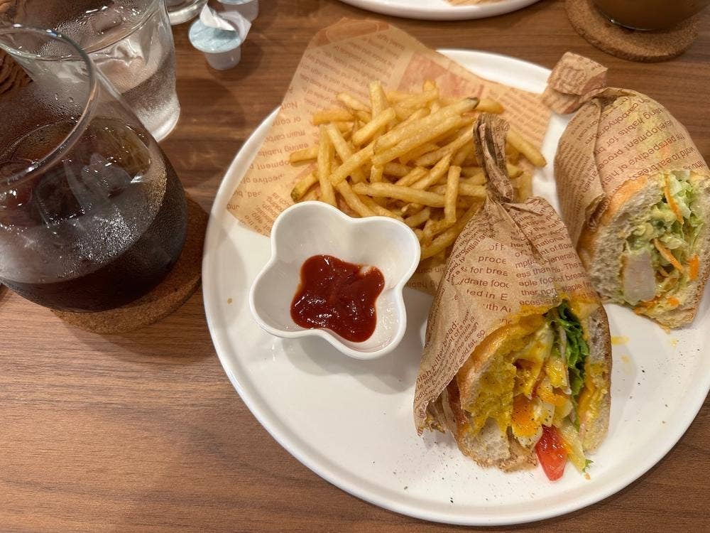 Care's Cafe & Bar