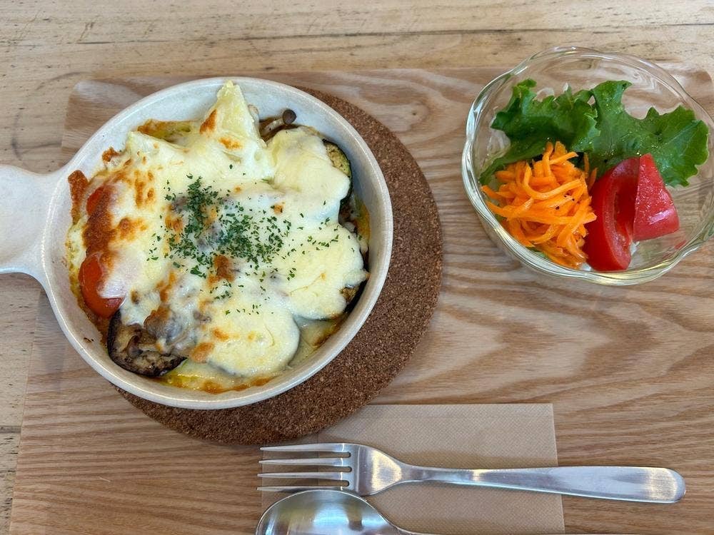 CAFE YOMU