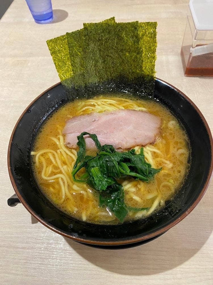 横浜ラーメン 新横家