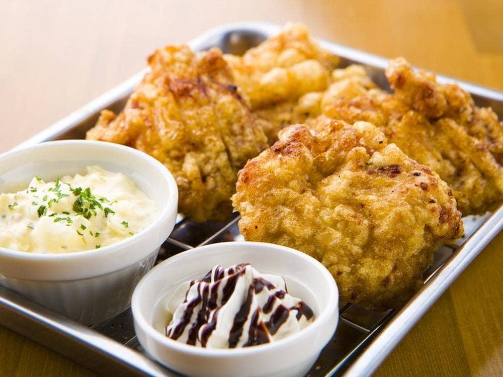 骨付鳥、からあげ、ハイボール がブリチキン。山形駅前店