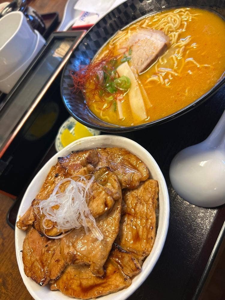 ぶたどん処 ぶた屋