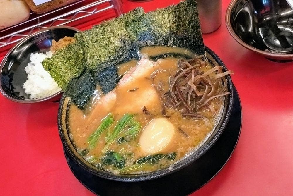 豚骨醤油ラーメン 王道家 柏店