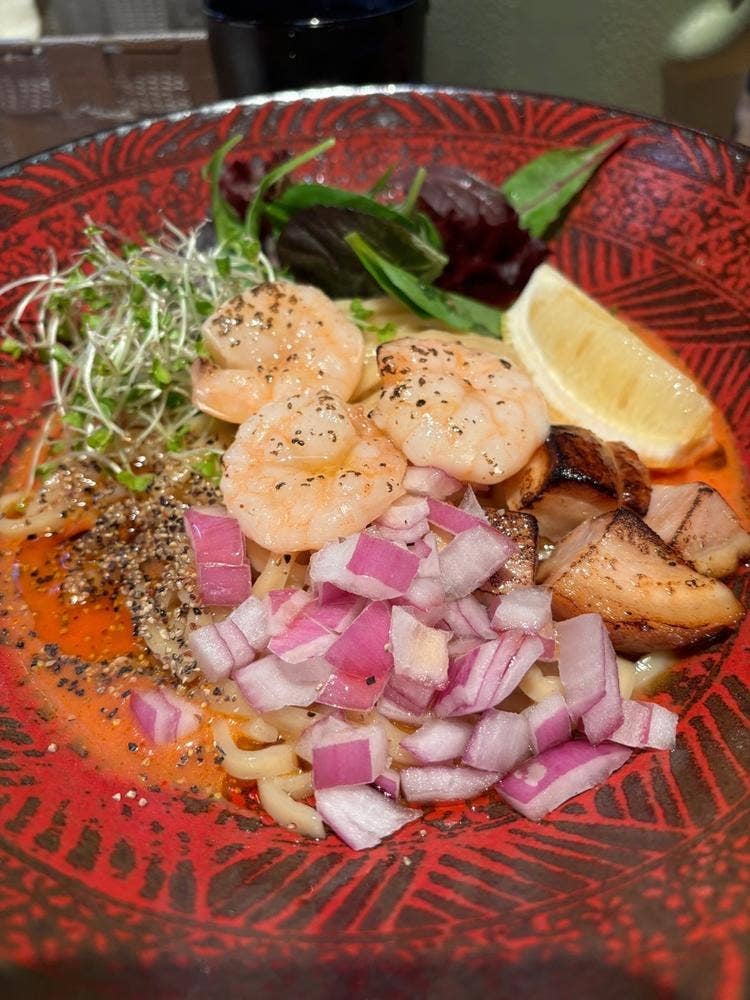 まぜそば・餃子・杏仁パフェ KING NOODLE