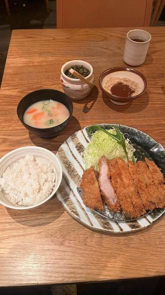 名代とんかつ かつくら 三条本店