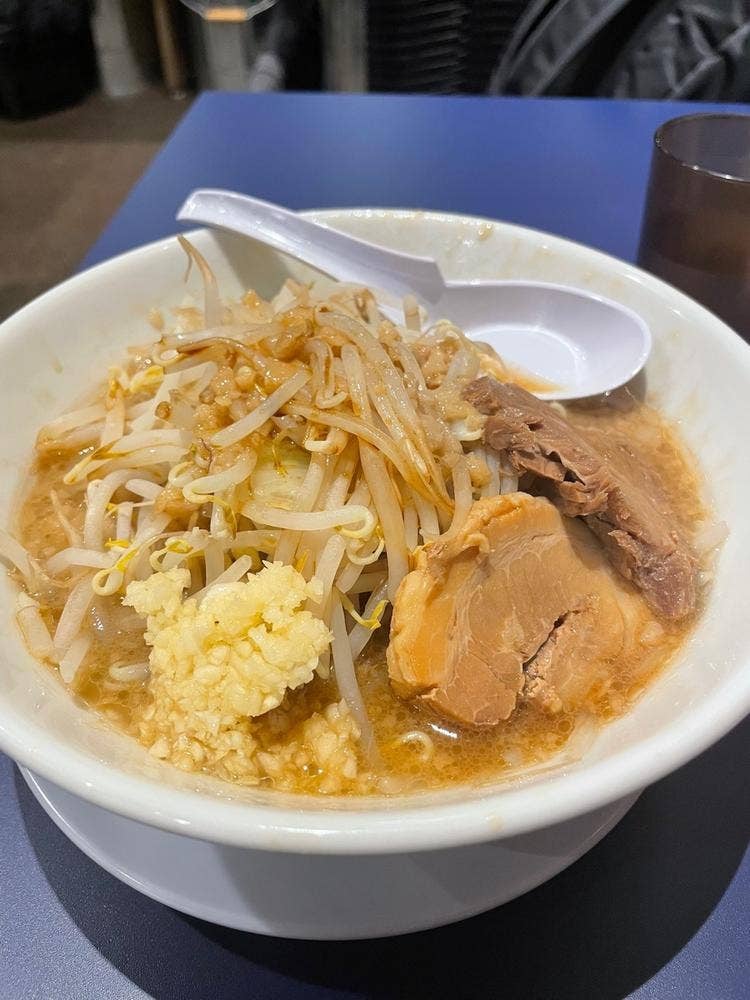 ラーメン 豚に恋してる 蕨西口駅前店