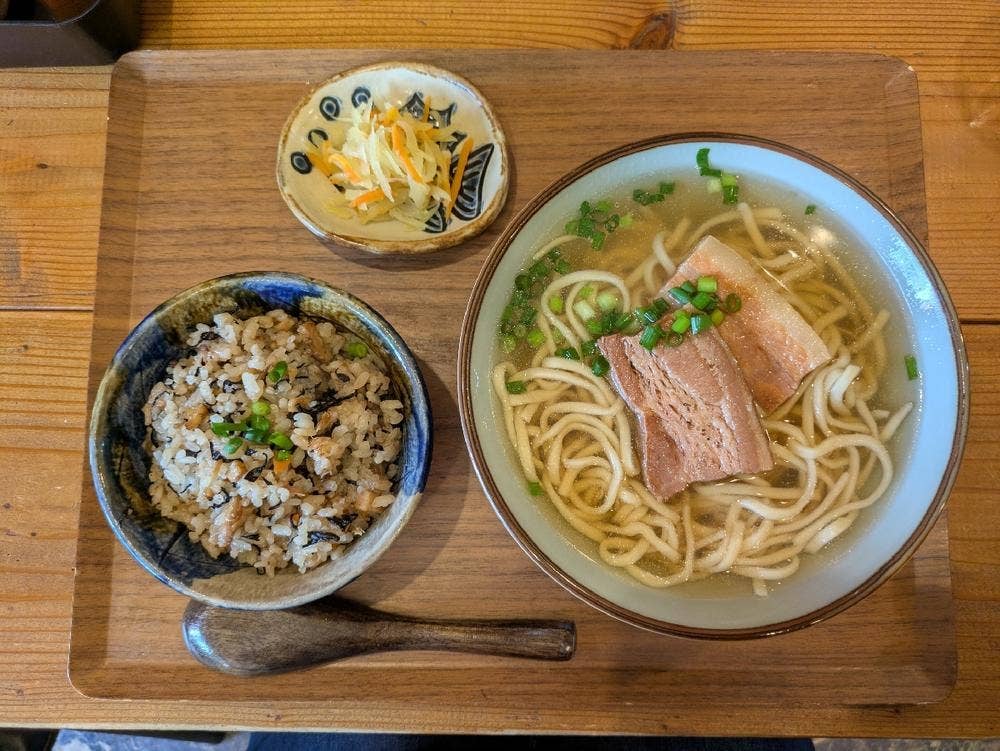 こんなところに食堂