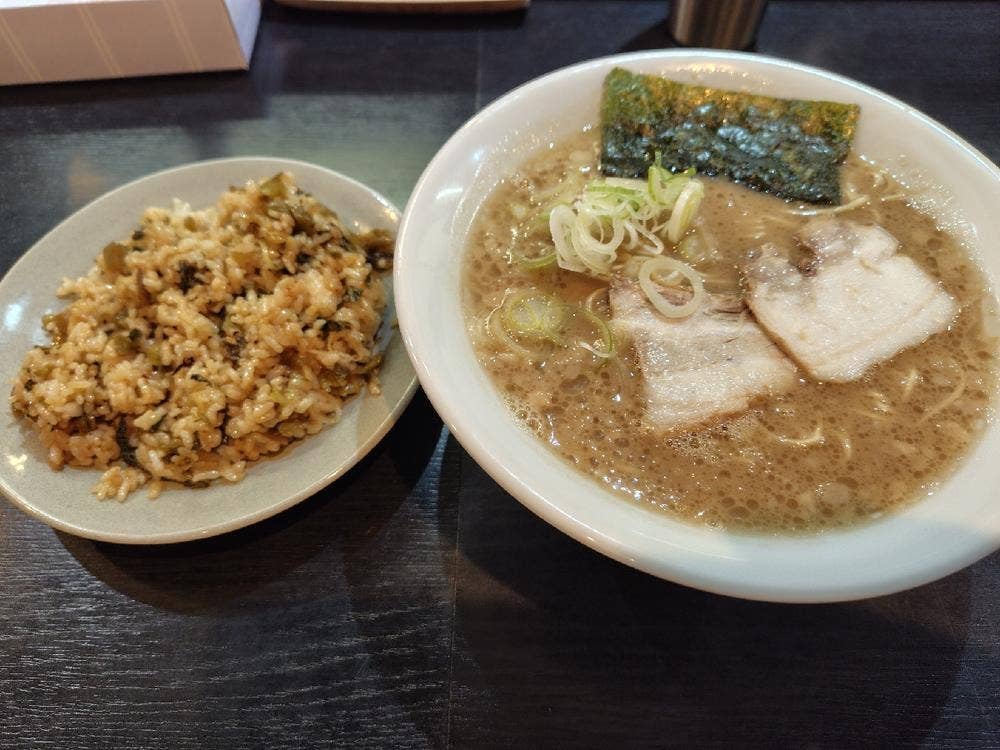 久留米とんこつラーメン とん八。