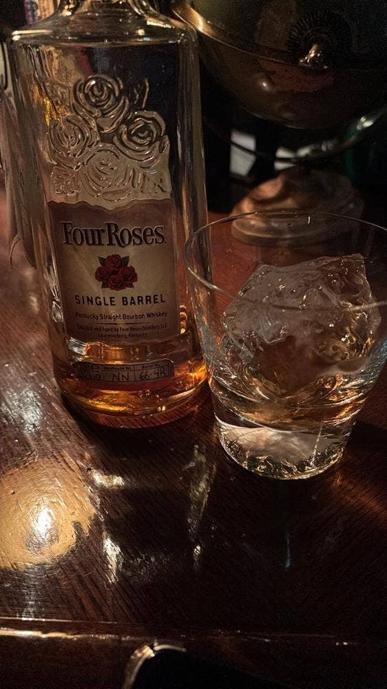 Bar 真夜中は別の顔