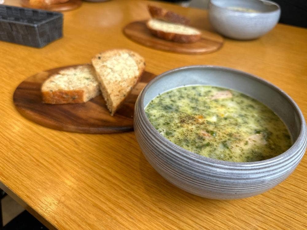 ベーカリー&ビストロ CRUST