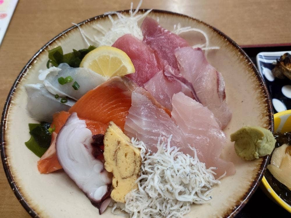 市場食堂 豊浜漁港