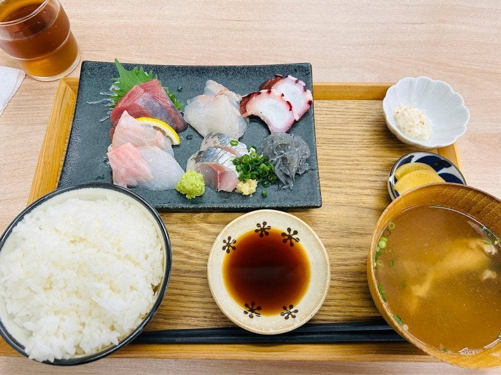 おさかな食堂うおよし