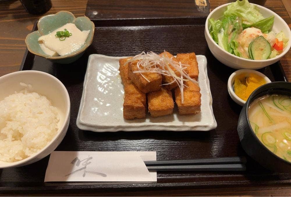 豆魚菜 万さく