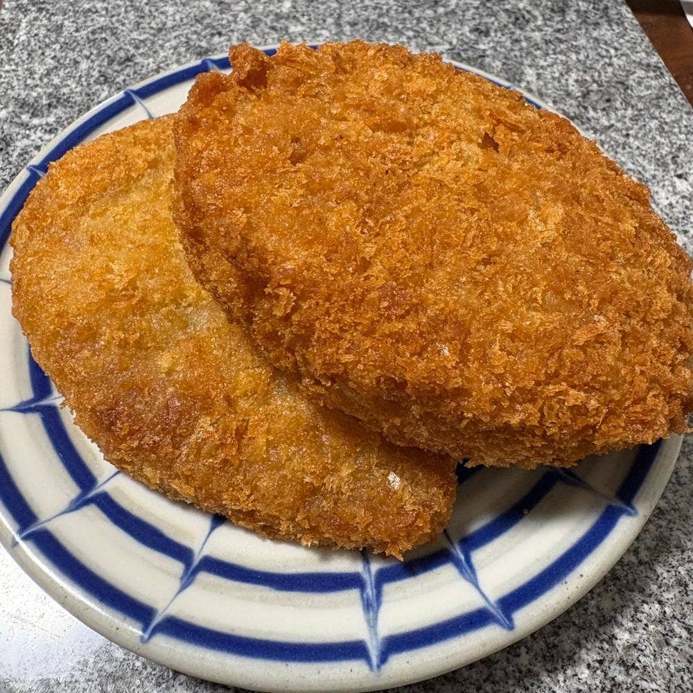 お肉屋さんの三ツ輪