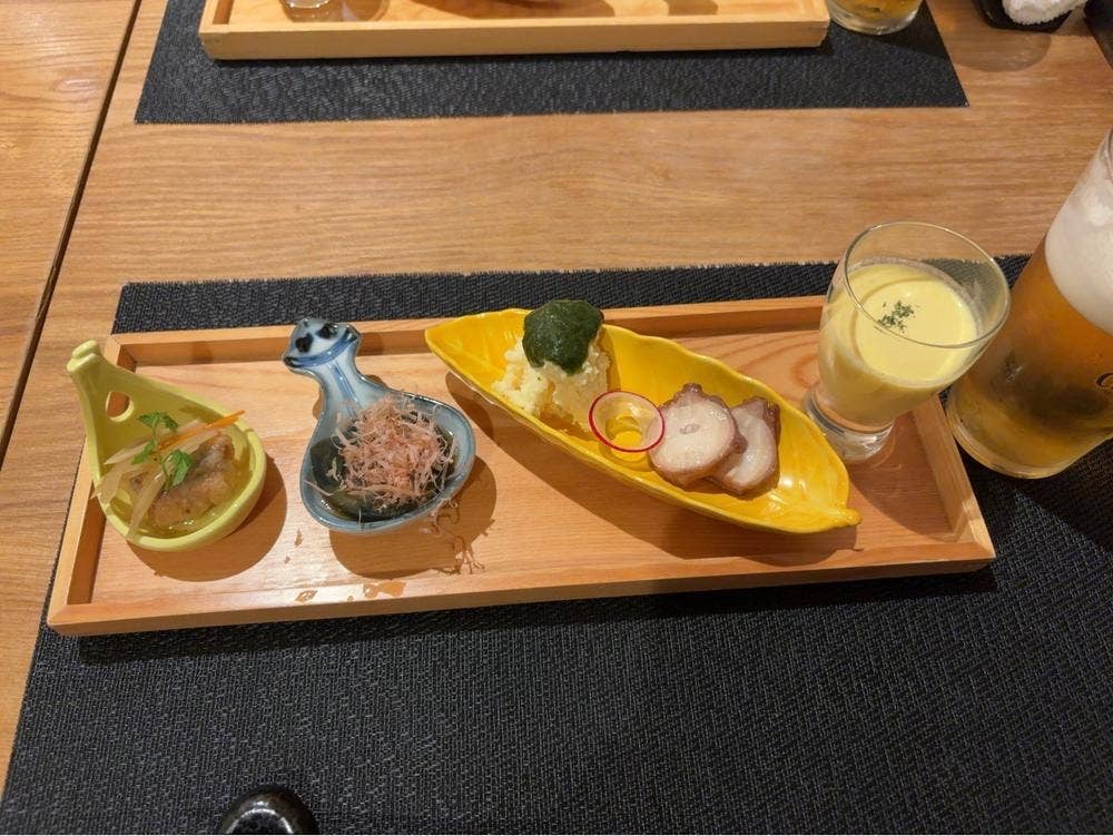 小皿料理と蕎麦すする
