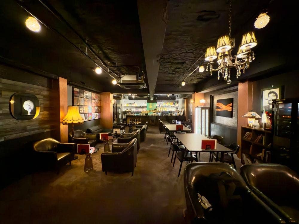 THE BAR 渋谷 by YOLO