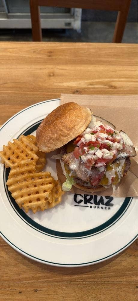 CRUZ BURGERS & CRAFT BEERS