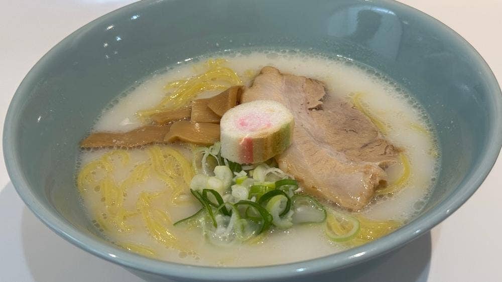 やさしい、とんこつ麺 かまくら