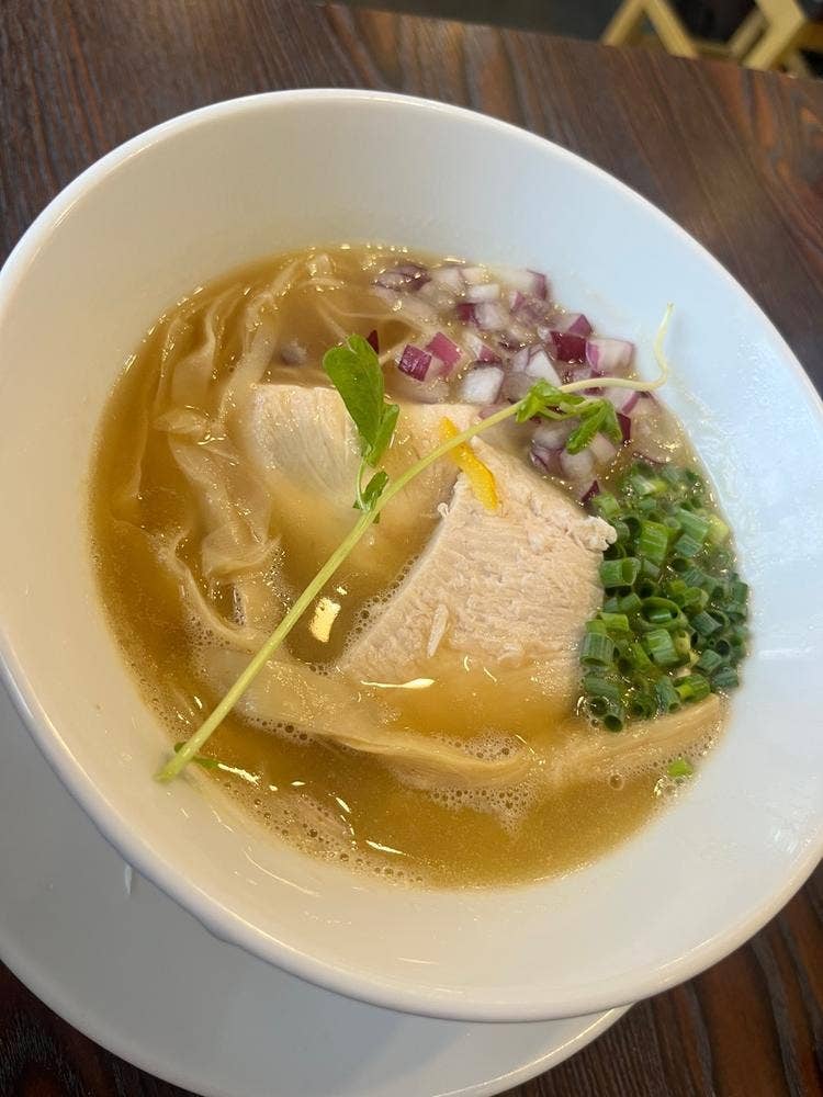 横須賀らぁ麺 しろ
