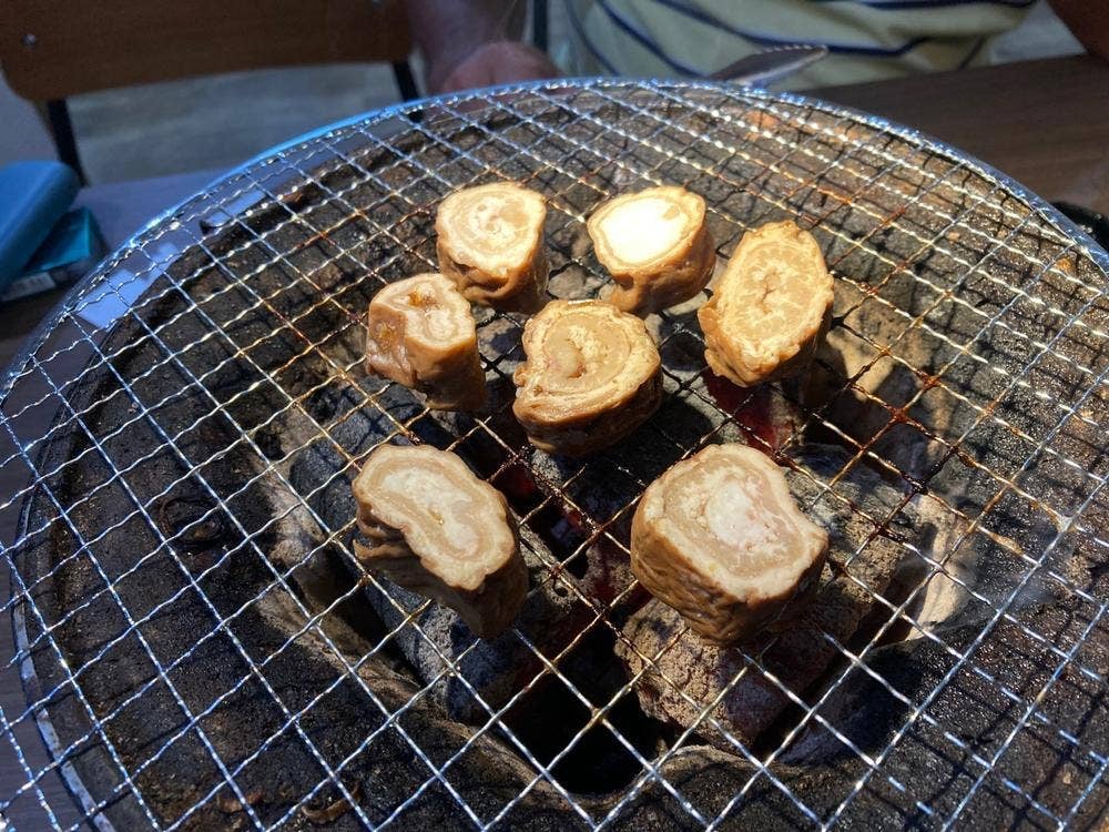 炭と肉。