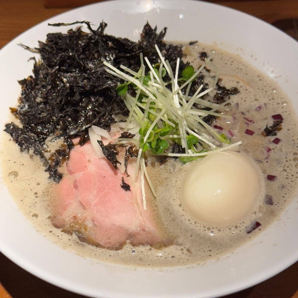 金沢濃厚煮干豚骨 伊乃心