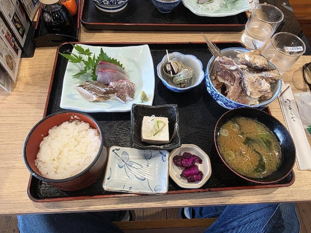 とまや食堂