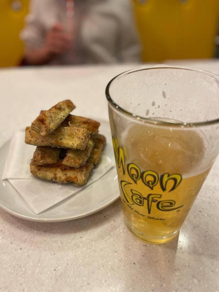 Moon Cafe