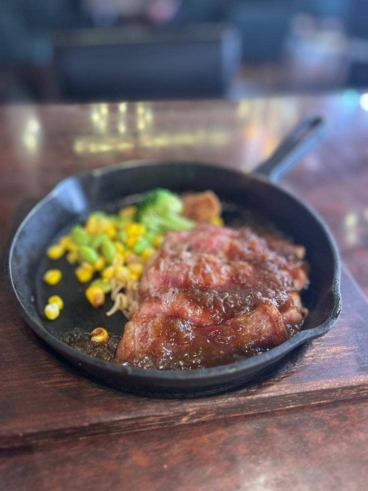 近江牛ステーキとがぶ飲みワイン ニクバルモダンミール 大津店