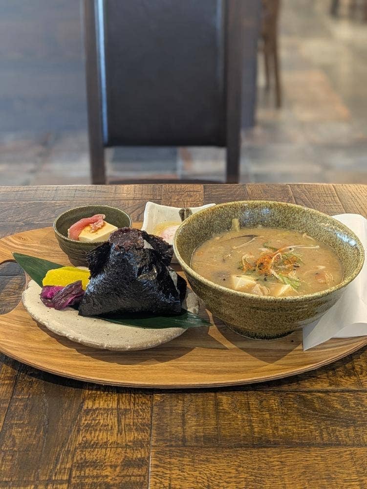 農家の息子がつくる食堂 さんかくとまる