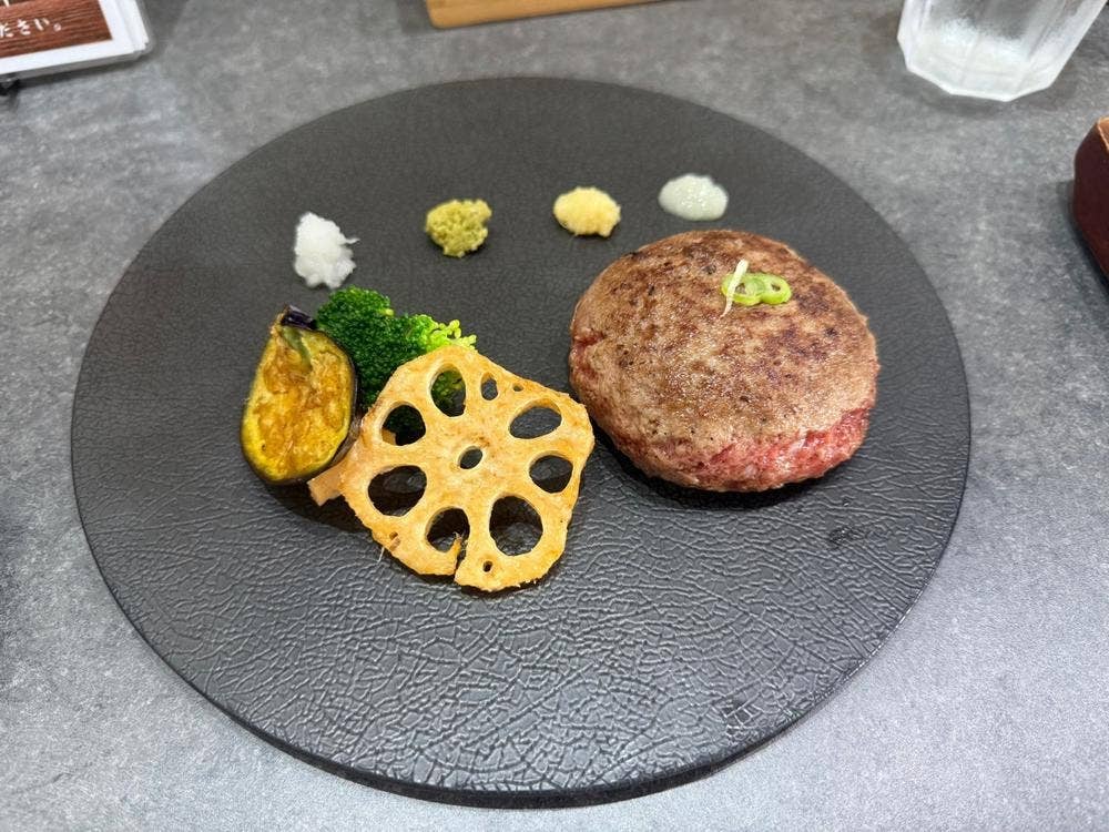 肉と米、炭と釜。