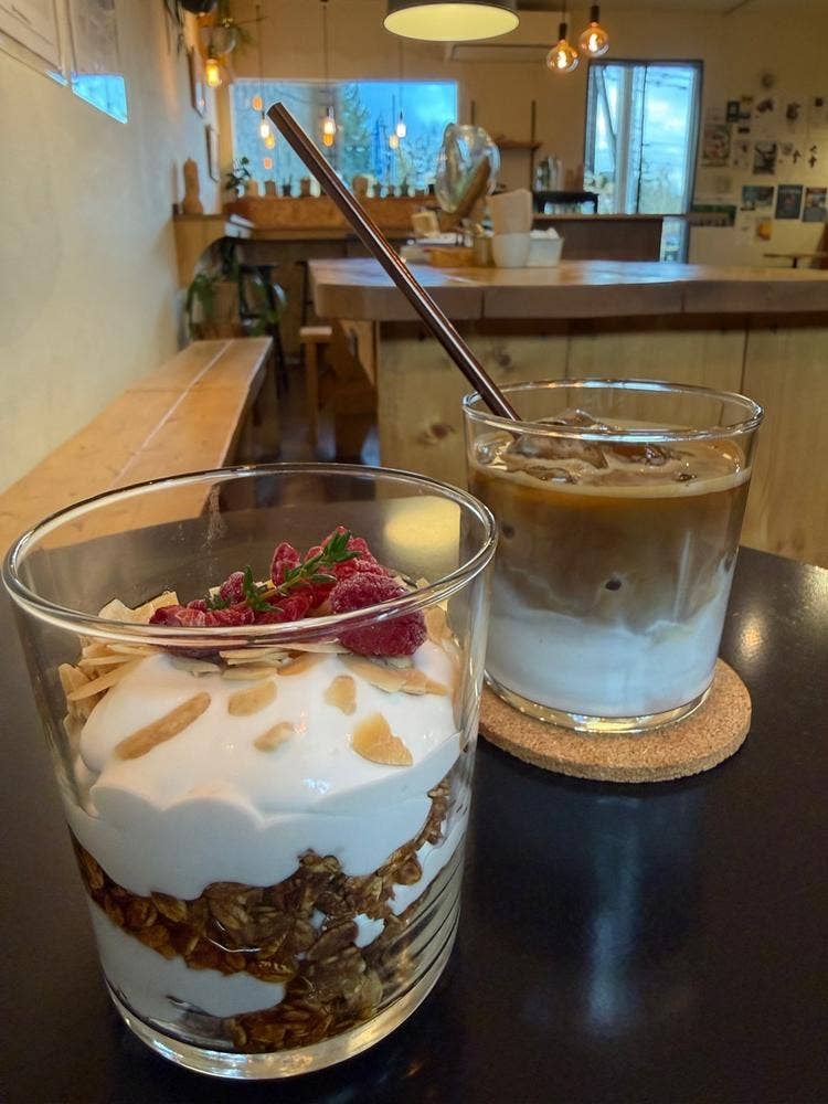 The POW BAR cafe
