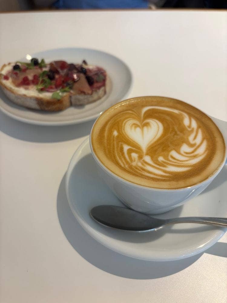 LATTE GRAPHIC 麻布台