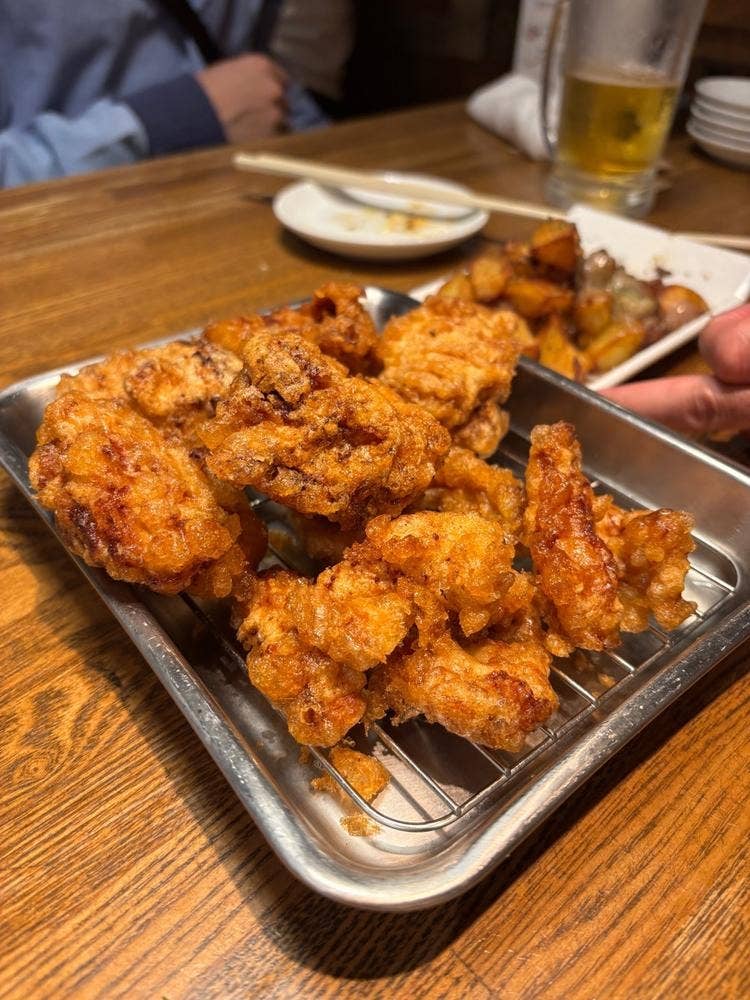 骨付鳥、からあげ、ハイボール がブリチキン。水道橋店