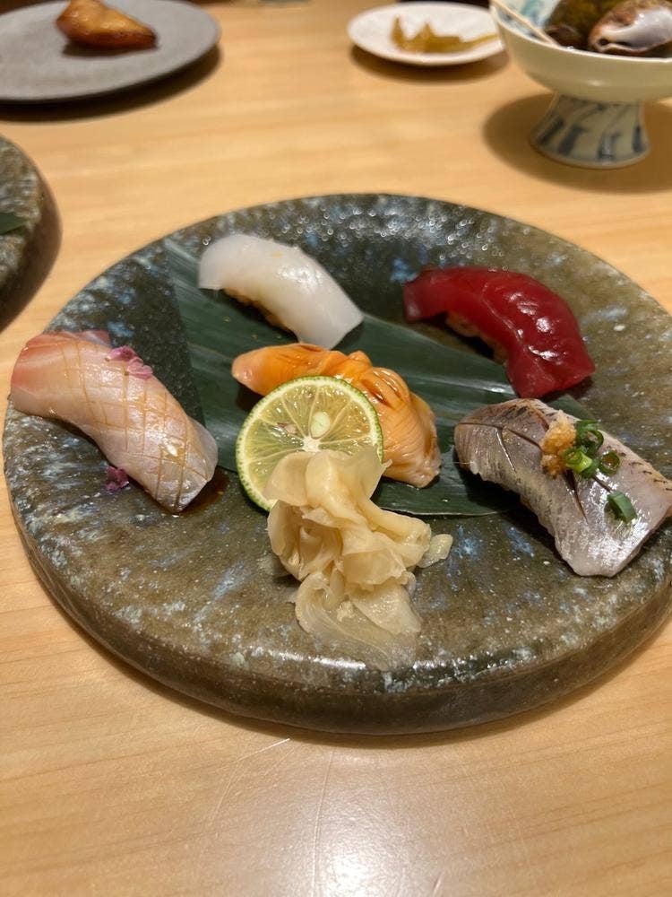 鮨 信海