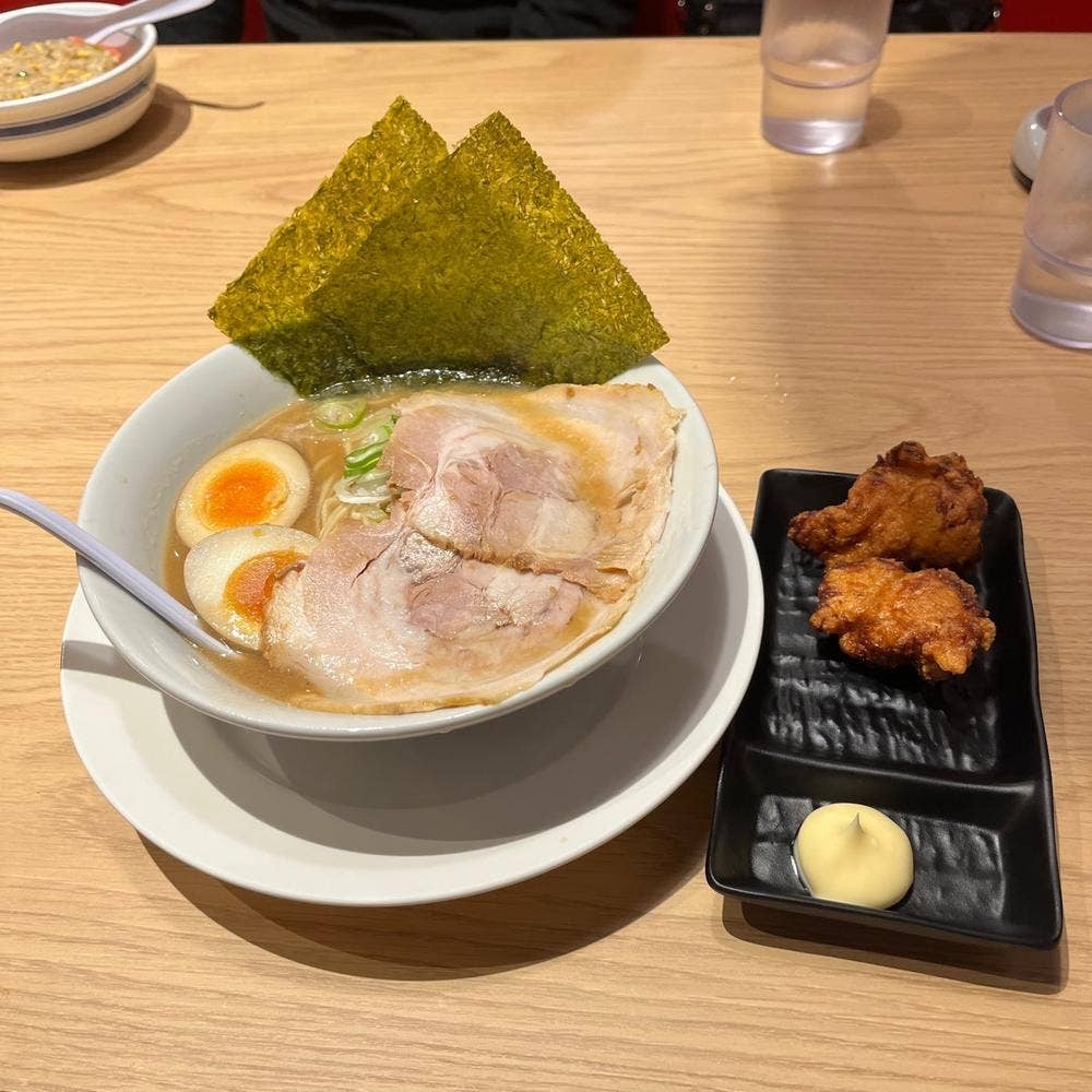 金澤醤油豚骨8番らーめん 姫路市川橋通店