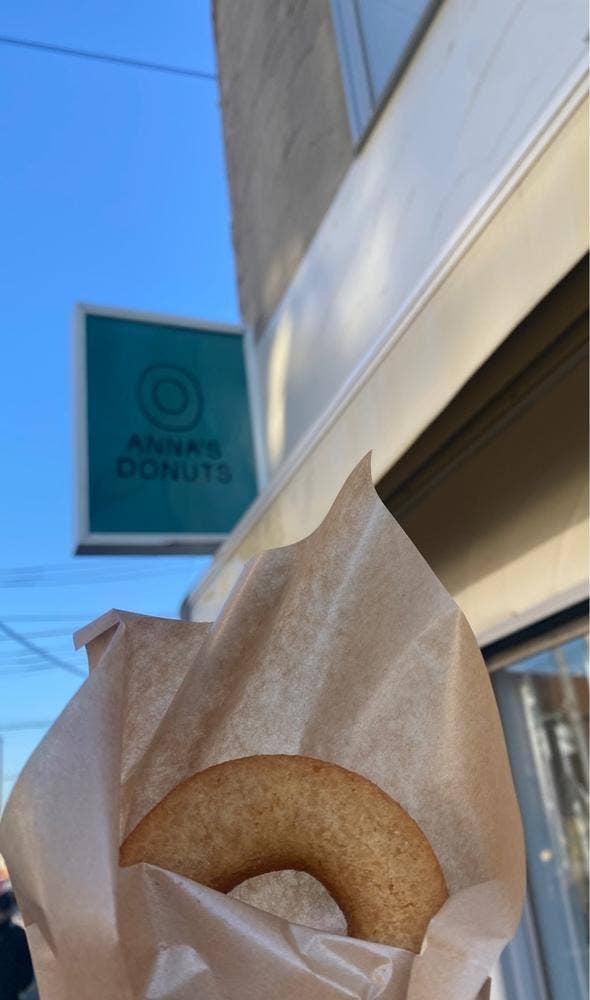 ANNA’S DONUTS