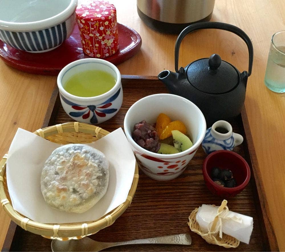 砥部焼・茶房 さなぎ屋