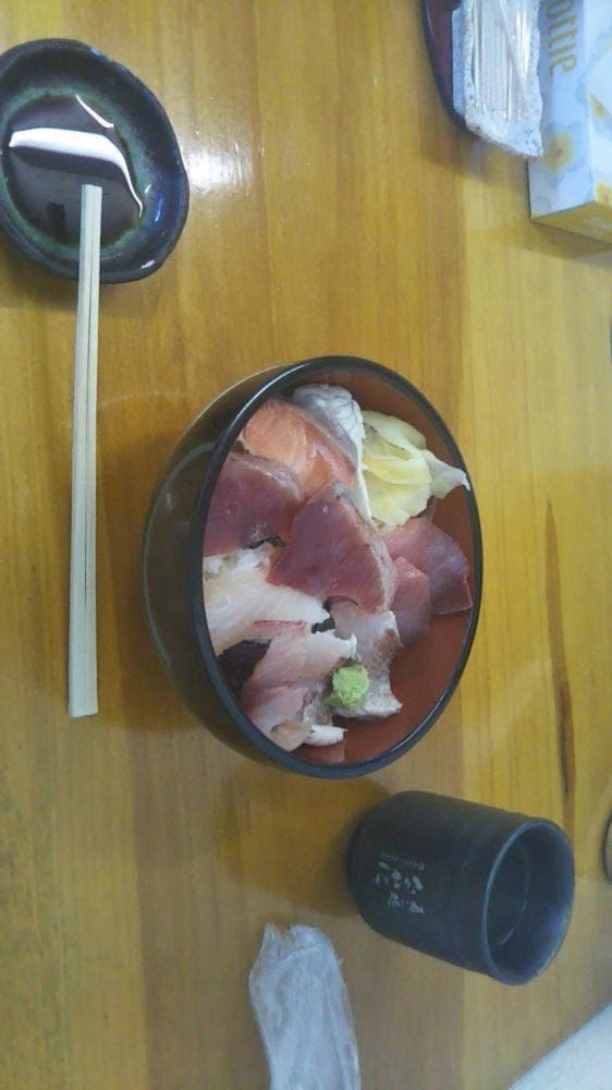市場のすし屋