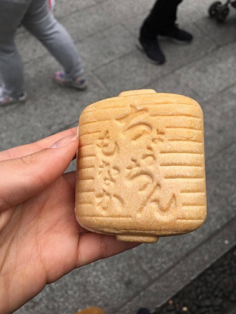 浅草ちょうちんもなか