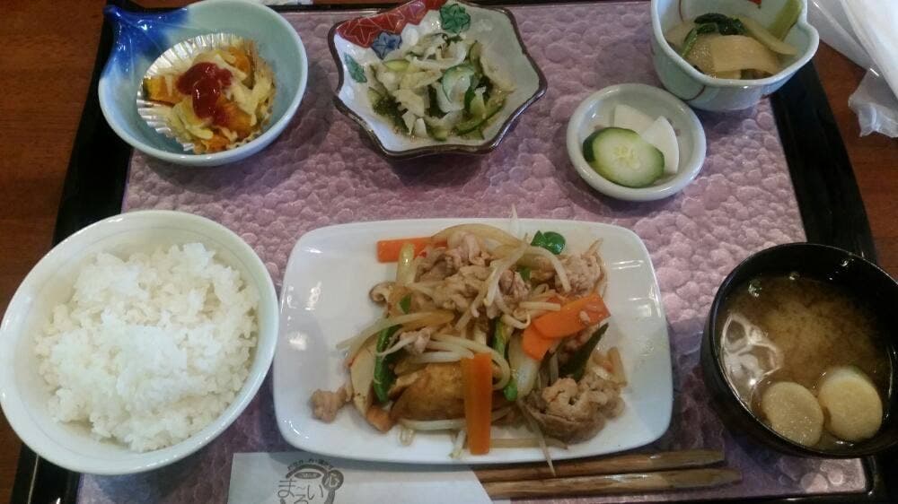おかなも心も満たす ごはん屋 ま~るい心