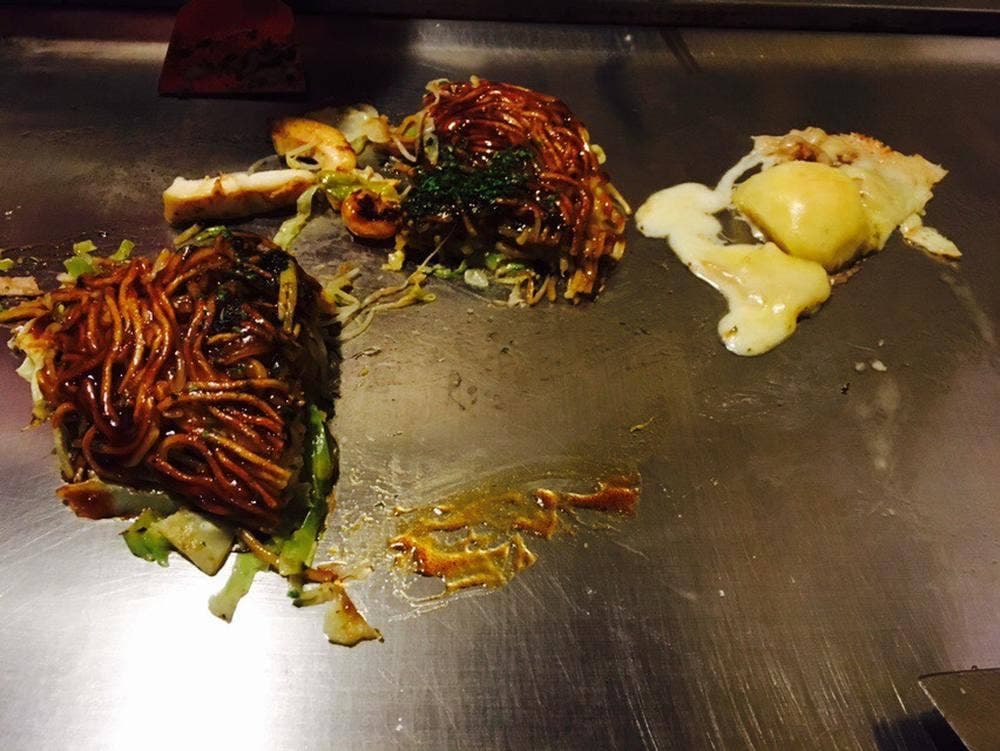 本格鉄板焼お好み焼き かたおか