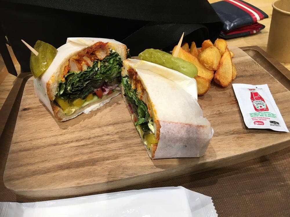 STORY CAFE 有隣堂 ららぽーと湘南平塚店