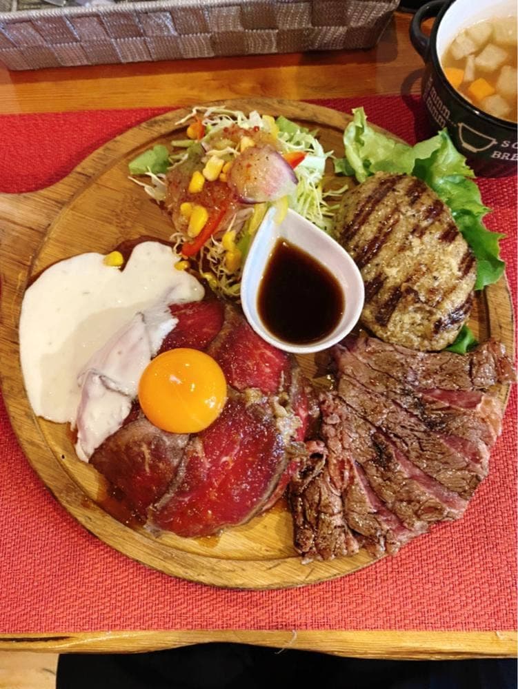 別府バル 肉は別腹