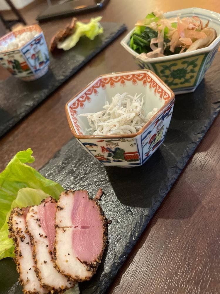 Tom's cafe& restaurant