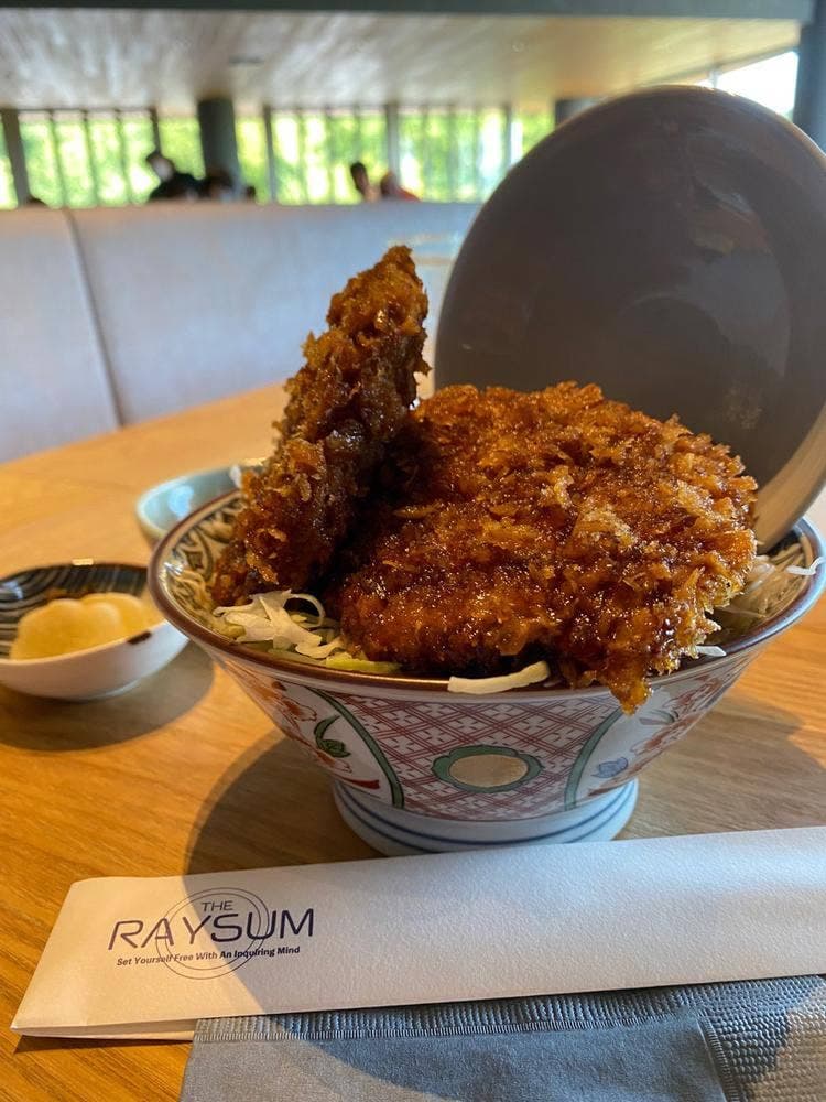 カフェテリア THE RAYSUM