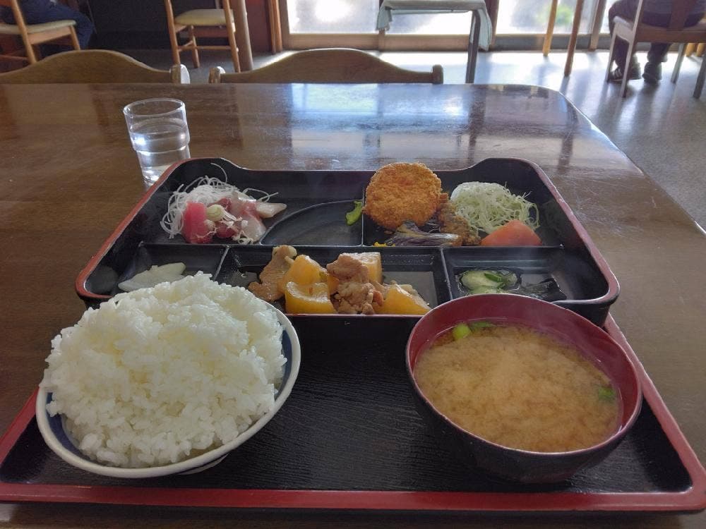 ひがし食堂