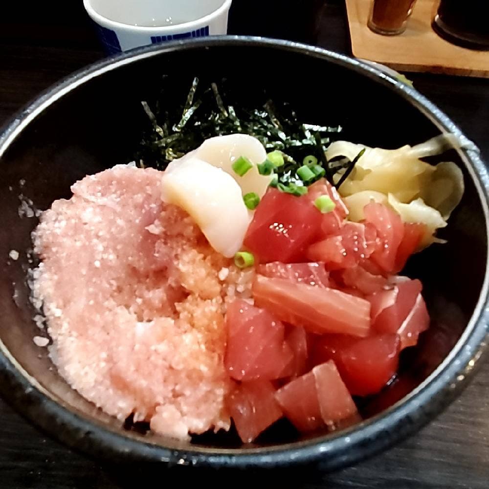 まぐろのなかだ屋
