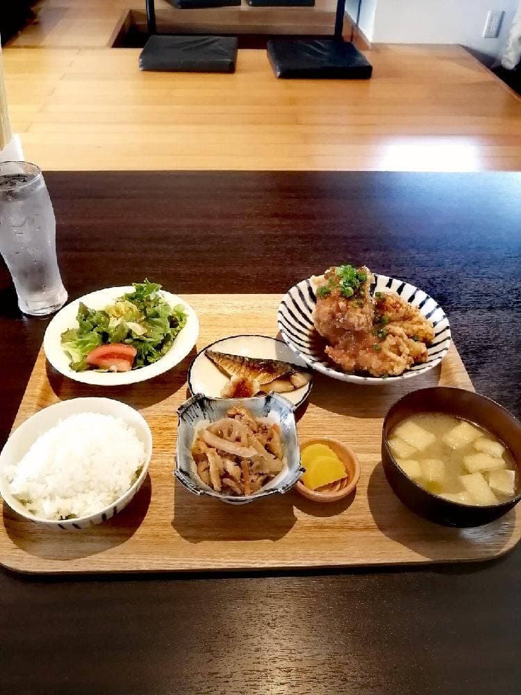 はなはな食堂