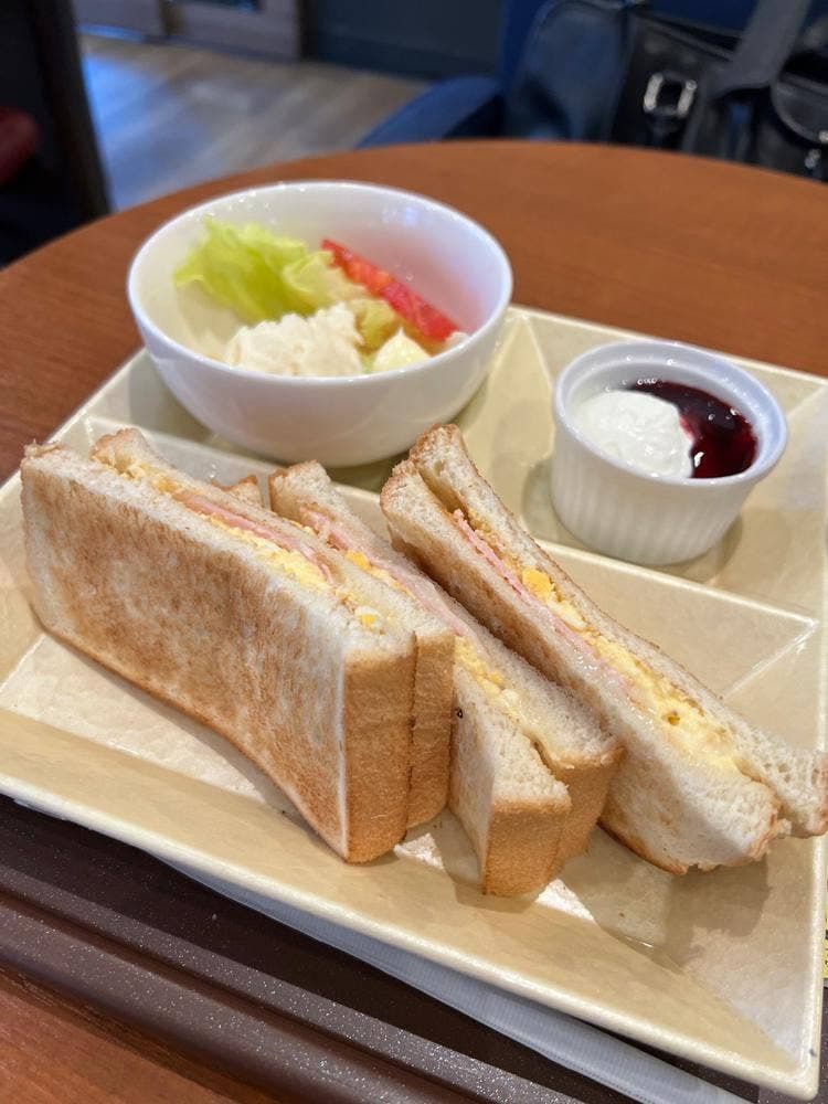 カフェ・ド・クリエ JR御徒町駅南口店